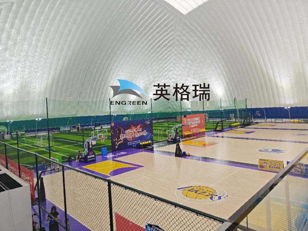 冬日的午夜电影福利體育館，溫暖宜人